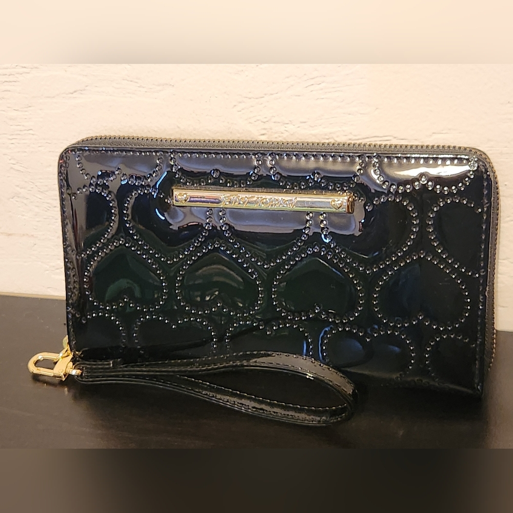 Like-new Betsey Johnson Heart Wallet
